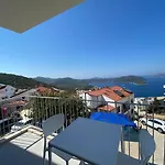 Freya Apartman *